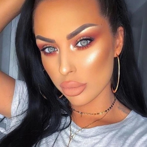 Lippie Buff Nude Lipstick - Picture 3 of 7